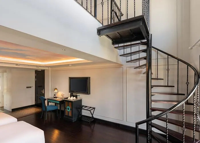 Club Duplex Queen Suite
